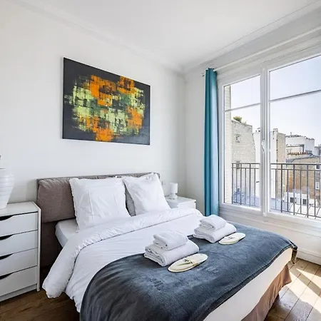 8th Arrondissement - Champs Elysees - Balcony - 1 Bedroom