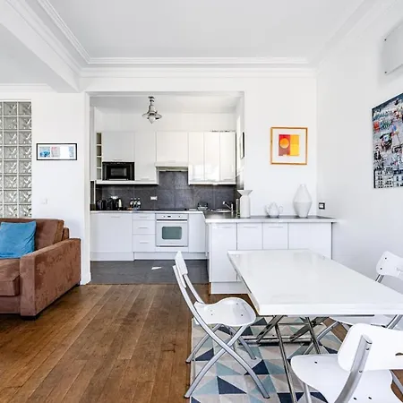 8th Arrondissement - Champs Elysees - Balcony - 1 Bedroom *