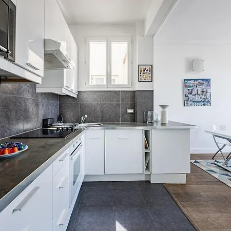 8th Arrondissement - Champs Elysees - Balcony - 1 Bedroom