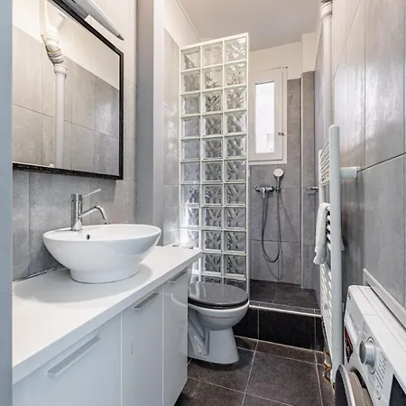8th Arrondissement - Champs Elysees - Balcony - 1 Bedroom *